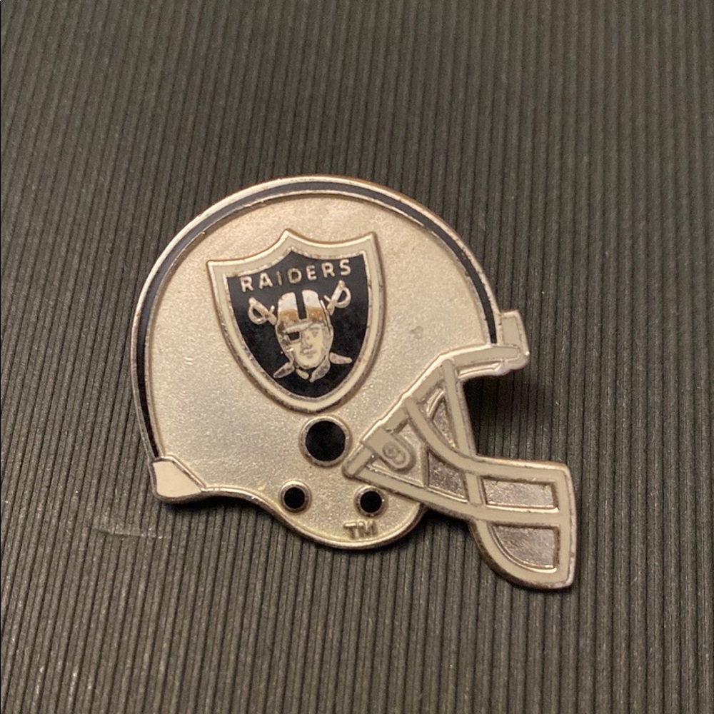 Vintage 2001 Raiders Silver and Black Helmet Pin